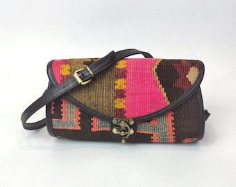 Vintage Kilim Shoulder Bag: Handmade Leather Trim, Turkish Design