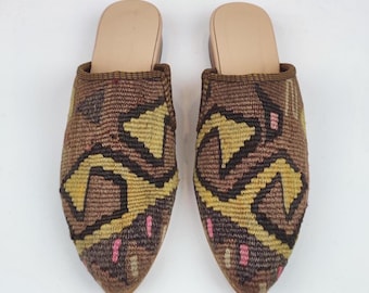 37 EU/ 7 US/ 5 UK Handwoven Kilim Mules, Women Tapestry Slipper, Leather sole,  Elastic Arch
