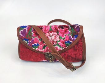 Borsa a tracolla vintage in velluto turco: finiture in pelle fatte a mano, dettagli in ottone