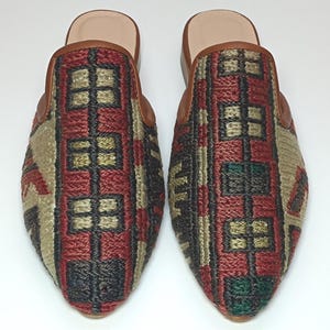 Women Handcrafted sumak Kilim Mules 39EU(9US), One of a kind Kilim shoes, women kilim slides, Pointy Toe Mules, women slip ons, Boho Style