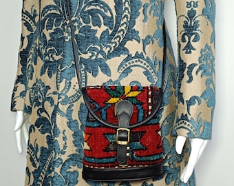 Women Vintage Carpet Bag, Adjustable strap carpet bag, Original Vinatge Carpet Pouch Bag, One of a kind Carpet Bag, Boho Style