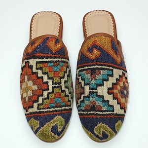 Women&#39;s Sumak Kilim Mules37EU(7US), Turkish kilim Rug Loafer, Ethnic Kilim Slides, Kilim Slip on, handmade Shoes, Boho Style Loafer, Mules