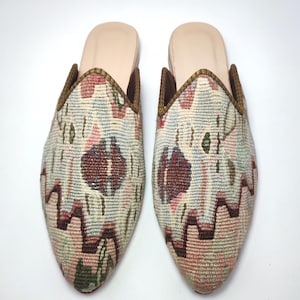 39EU(9US) Women Kilim Mules, One of a Kind Kilim slipper, Handcarfted Kilim Slides, Women Kilim shoes, Handwoven kilim Mules, Boho Chic