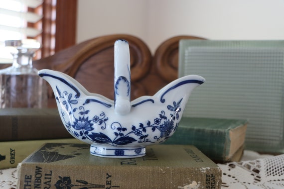 Vienna Woods Fine China Basket/Gravy Boat Onion Pattern Blue White