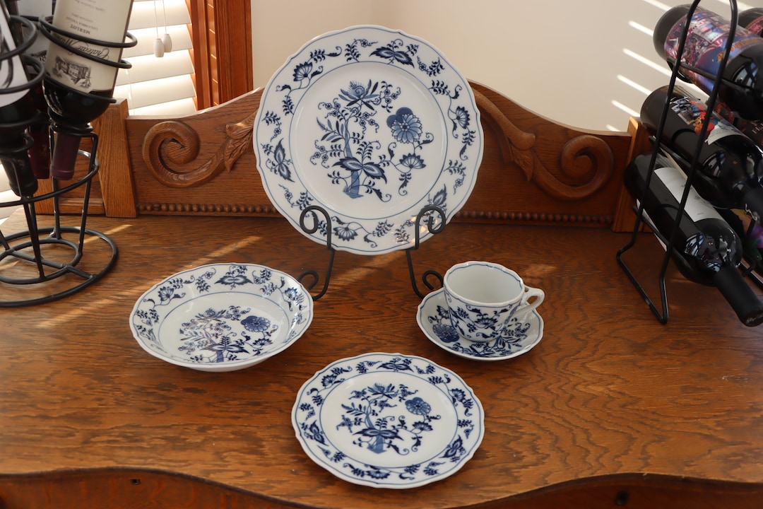Choice of Blue Danube Onion Pattern 37 Combined Pieces Dinner Plates ...