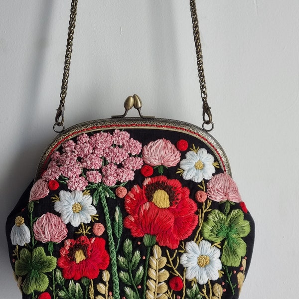 Sac à bandoulière brodé fleurs vintage chic noir