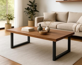 Table basse moderne – Noyer, cerisier ou chêne massif avec pieds en acier