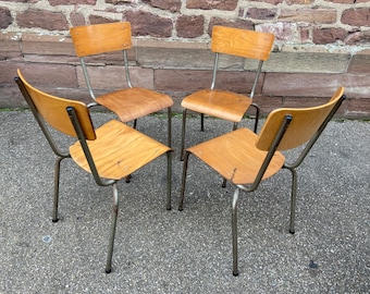 1960 年に Yngve Ekstrom が Gemla のためにデザインした、エルム材と 