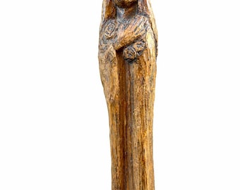 Escultura de Madona em Madeira no Estilo Popular | Figura Religiosa Talhada à Mão | Estátua Antiga Francesa em Madeira | Arte Sacra Primitiva