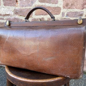 Amazing vintage leather suitcase satchel suitcase doctor's briefcase French Lazarett luggage 1930