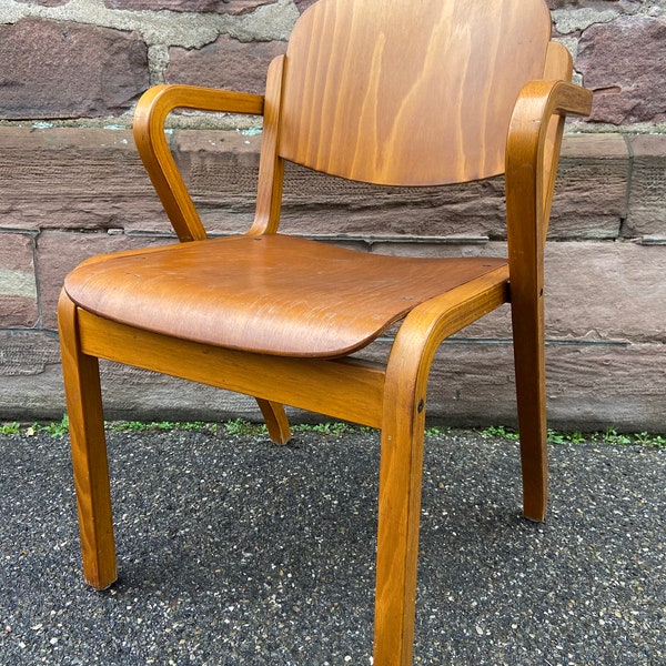 chaise fauteuil de bureau scandinave 1980 Inspiré du design Aslak par I Tapiovaara Joe Atkinson spirit