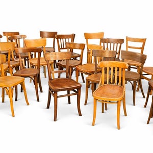 Gran selección / Lote de sillas de bistró desparejadas de 1950-70 para restaurantes y bares. Sillas de café desparejadas de estilo francés Baumann Bentwood.