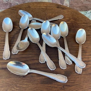 12 silver-plated dessert spoons, Art Deco style, goldsmith no Christofle, French goldsmith, silver-plated dessert spoons