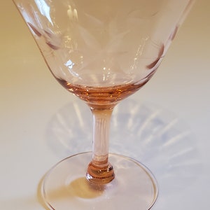 Elegantes rosa Depressionsglas mit Blumen geätztes Champagner-Sorbetglas 4,5 Zoll Bild 4
