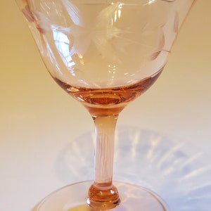 Elegantes rosa Depressionsglas mit Blumen geätztes Champagner-Sorbetglas 4,5 Zoll Bild 2