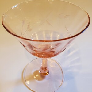 Elegantes rosa Depressionsglas mit Blumen geätztes Champagner-Sorbetglas 4,5 Zoll Bild 6