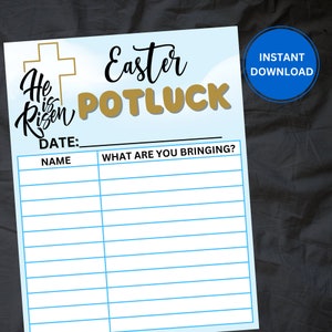 Könnte beinhalten: Ein blaues und weißes druckbares Schild mit dem Text "He is Risen Easter Potluck" und einem goldenen Kreuz. Das Schild hat einen leeren Platz für das Datum und eine Tabelle mit Spalten für Namen und was die Leute mitbringen.