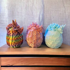 Stunning Dragon Egg with Baby, 3D Printed Articulating Fidget Toy, Dragon Lover Gift, Unique Desk Decoration, Gender Reveal Parties