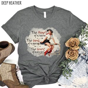 Retro Cowgirl-skjorta, Hippies hjärta, En zigenares själ, En cowgirls ande, Gypsy Soul-tröja, Western Rodeo-t-shirt, Flower Child-t-shirt bild 1