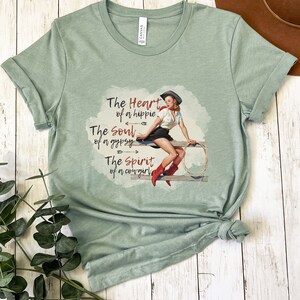 Retro Cowgirl-skjorta, Hippies hjärta, En zigenares själ, En cowgirls ande, Gypsy Soul-tröja, Western Rodeo-t-shirt, Flower Child-t-shirt Sage
