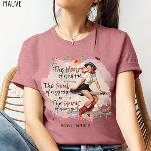 Retro Cowgirl-skjorta, Hippies hjärta, En zigenares själ, En cowgirls ande, Gypsy Soul-tröja, Western Rodeo-t-shirt, Flower Child-t-shirt Heather Mauve