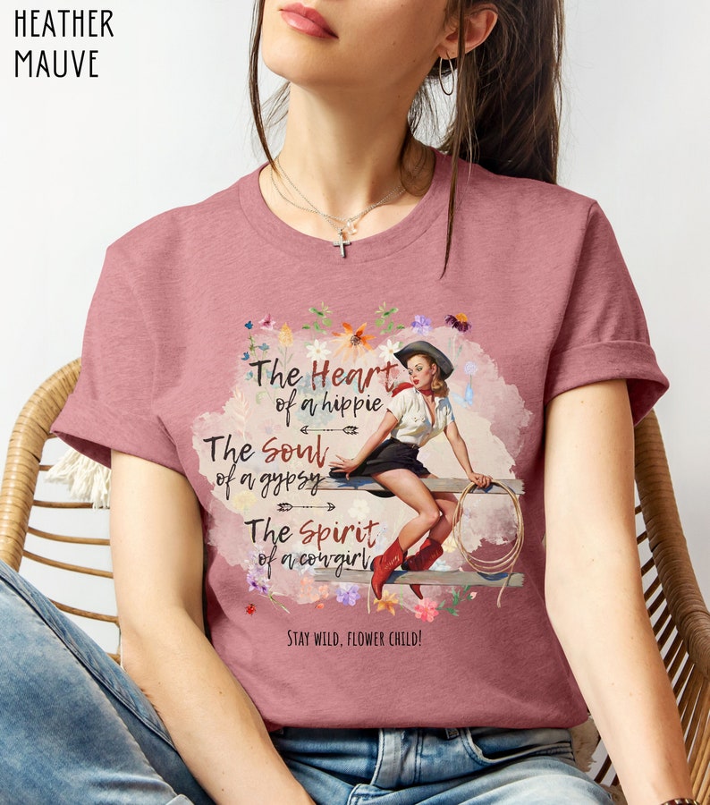 Retro Cowgirl-skjorta, Hippies hjärta, En zigenares själ, En cowgirls ande, Gypsy Soul-tröja, Western Rodeo-t-shirt, Flower Child-t-shirt Heather Mauve