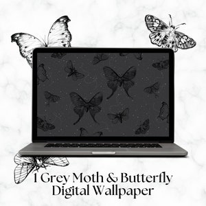 Könnte beinhalten: Eine digitale Tapete mit einem schwarz-weißen Muster aus Motten und Schmetterlingen auf einem dunkelgrauen Hintergrund. Die Tapete wird auf einem Laptop-Bildschirm angezeigt.
