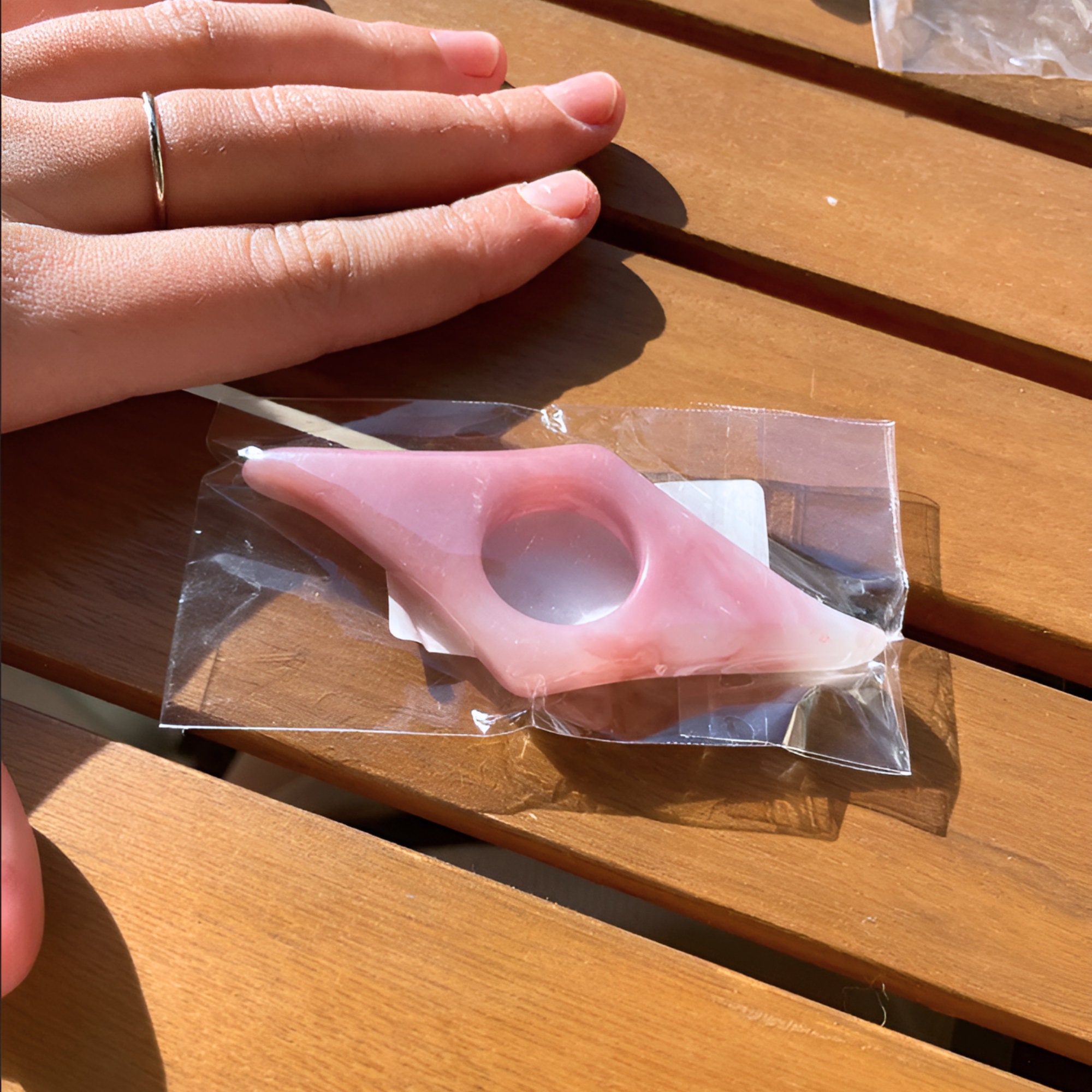 Book Page Holder, Comfortable Thumb Insert, Resin Page Spreader