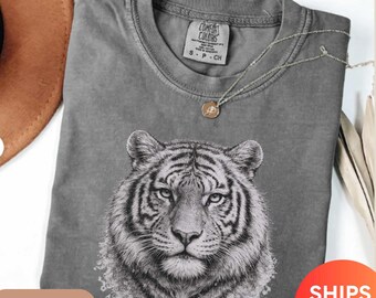 Tiger Comfort Colors® T-Shirt Vintage Distressed Tiger Shirt, Oversized Retro Tiger Tee, Animal Lover Graphic tshirt  TigerTee big cat shirt