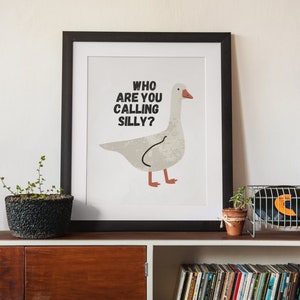 Grafika Silly Goose, zabawna dekoracja ścienna z motywem zwierzęcym (do pobrania w wersji cyfrowej) zdjęcie 1