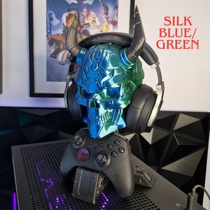 Sci-Fi Skull Headset & Controller Stand: Unique Gaming Decor SALE Silk Blue/Green
