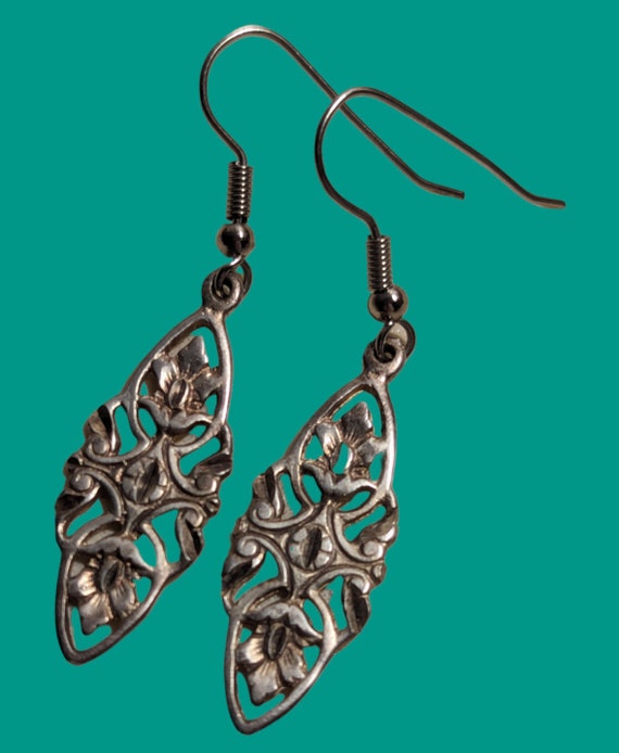 Vintage Sterling Silver Teardrop Filigree Earrings