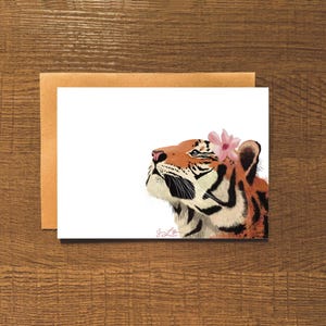 Tarjetas de felicitación 100 % recicladas y pintadas a mano con la imagen "Tigre entre las flores".