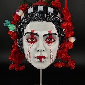 Geisha. Japan mask with birds