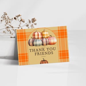 Bearbeitbare karierte Kürbisse Friendsgiving Dankeskartenvorlage, druckbare Herbstdekorkarte zum Erntedankfest, digitale Downloadkarte