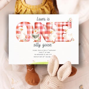 Invitation d'anniversaire de fille de Zazzle.be Liste d'envies Vous avez des idées ? Vichy rose | Modèle de premier anniversaire sur le thème du canard | Carte 7 x 5 imprimable en téléchargement numérique