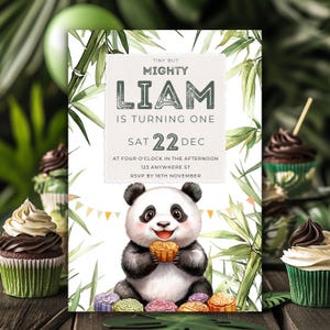 Baby Panda Party Einladung 1.Geburtstag |Digitaler Download| Bearbeitbar druckbare Wildlife Boy Party, Mobile einladen, kleine aber mächtige Mondkuchen