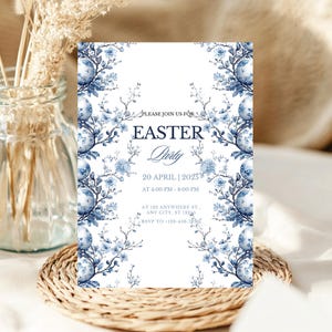 Invitación de Pascua con diseño chinoiserie azul real de Delft - Descarga instantánea - Plantilla elegante para fiesta con borde floral holandés editable e imprimible