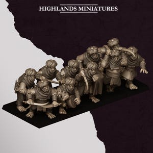 Puede incluir: Un conjunto de nueve figuras en miniatura de resina gris sin pintar de Highlands Miniatures, cada una con turbante y cubierta facial. Las figuras adoptan diversas posturas, algunas sostienen espadas curvas y una toca un instrumento de cuerda.