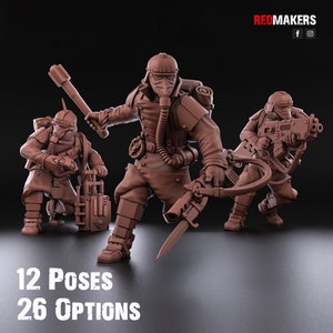 Puede incluir: Tres figuras en miniatura impresas en 3D de soldados con máscaras de gas y sosteniendo armas. Las figuras están en varias poses y están hechas de un material plástico marrón. Las figuras son parte de un conjunto de 12 poses y 26 opciones.