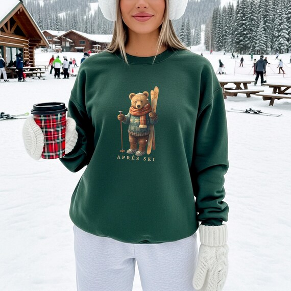 Apres Ski Club Sweatshirt Preppy Teddy Bear Shirt Ski Lodge Sweater Mountain Resort Pullover Old Money Aesthetic Aspen Winter Crewneck