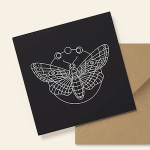 Carte de voeux de sphinx tête de mort - anniversaire occulte Merci blanc à l'intérieur de la teigne de la mort sorcière entomologie gothique Halloween Art Illustration