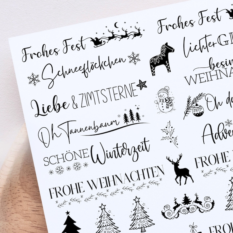 Detailaufnahme der Kerzentattoo PDF Vorlage Weihnachten mit Motiven wie Frohes Fest, Schöne Winterzeit, Oh Tannenbaum, Frohe Weihnachten