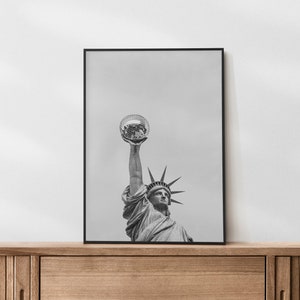 Freiheitsstatue Disco Ball Print Trendy Funny Cool Wall Art Poster Schwarz Weiß Digital Download Fotografie druckbare ästhetische Pop Art