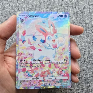 Cartes Pokémon personnalisées, holographiques, brillantes, de poche JCC fabriquées à la main - Sylveon A3b Eevee Grove