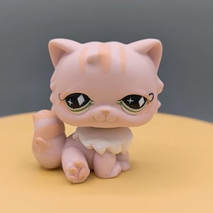 Littlest Pet Shop Persian cat #460, authentic pet figurine, pink persian cat, LPS collection, LPS collectors gift, excellent condition