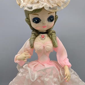 ロシアの衣装を着たヴィンテージの磁器人形、世界の人形コレクション