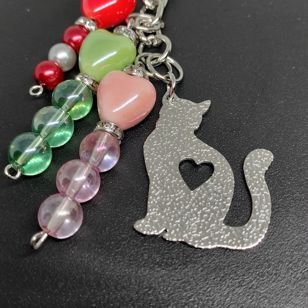 Colorful Beaded Cat Keychain with Heart Charm – Multicolored Glass & Pearl Beads, Love Pet Accessory, Cute Animal Gift Idea