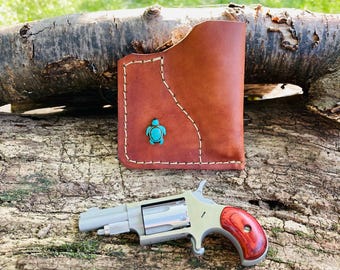 Custom Ledertasche für den NAA 22LR mit Howlite Schildkröte