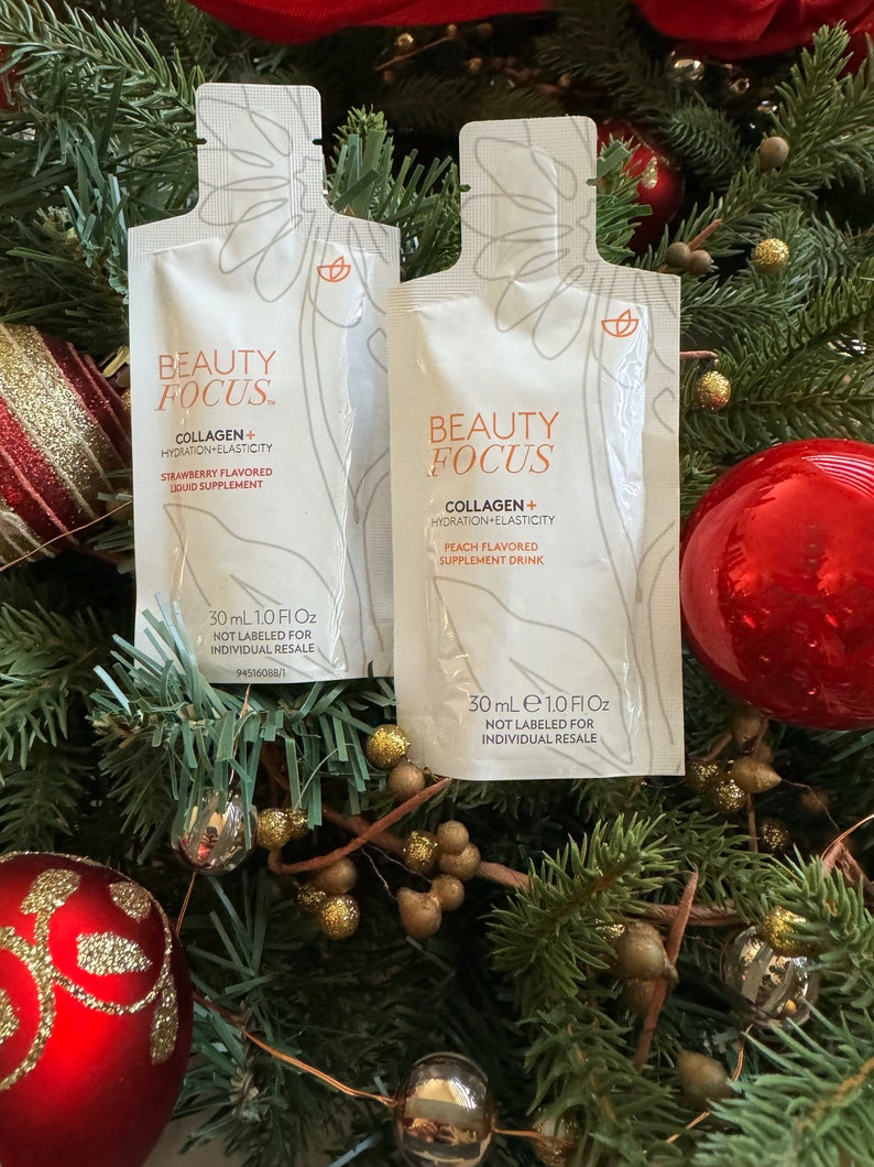 Puede incluir: Dos paquetes individuales de bebida complementaria Beauty Focus Collagen+ Hydration Elasticity. Un paquete es con sabor a fresa y el otro a melocot&oacute;n. Cada paquete contiene 30 ml (1,0 fl oz) y no est&aacute; etiquetado para la reventa individual.